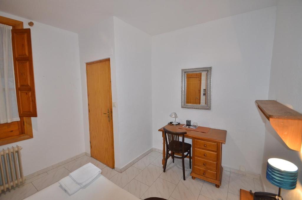 Residencia Ziri Otel Granada Oda fotoğraf